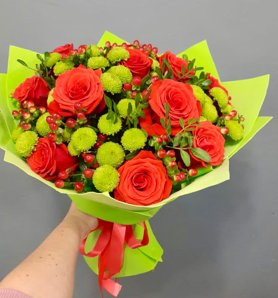 Букет цветов из: Хризантемы и Розы в село Овощи