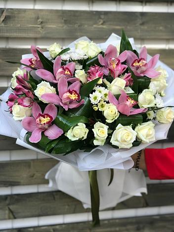 Букет цветов из: Розы и Хризантемы в село Овощи
