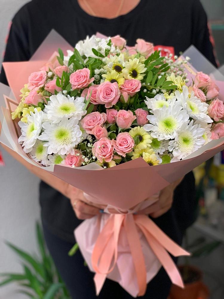 Букет цветов из: Розы и Хризантемы в село Овощи