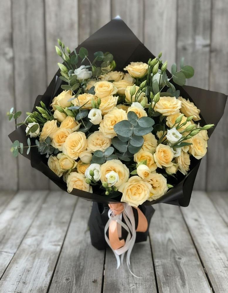 Букет цветов из: Розы и Лизиантусы в село Овощи