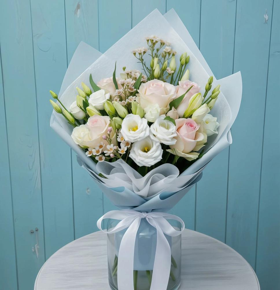 Букет цветов из: Розы и Лизиантусы в село Овощи