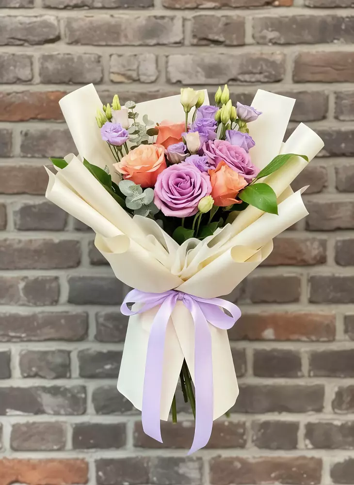 Букет цветов из: Лизиантусы и Розы в село Овощи