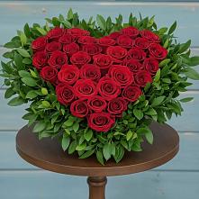 Цветочная композиция из Розы в виде сердца в село Овощи