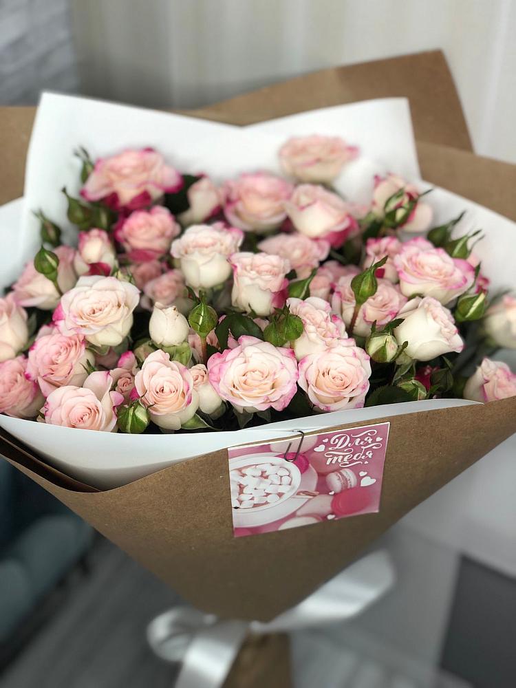 Букет цветов из: Розы в село Овощи