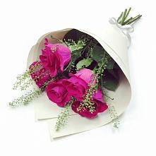 Букет цветов из:  Розы в село Овощи