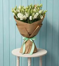 Букет цветов из:  Лизиантусы в село Овощи