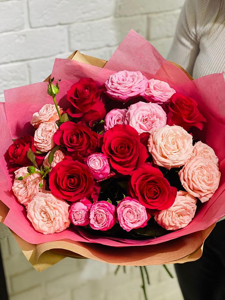 Букет цветов из: Розы в село Овощи