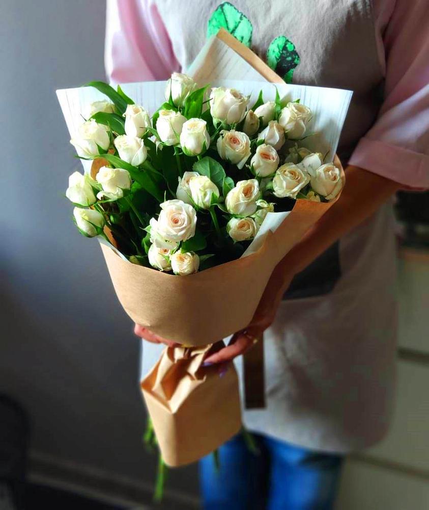 Букет цветов из: Розы в село Овощи