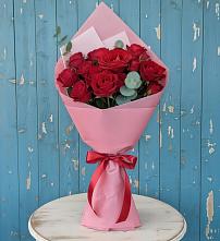 Букет цветов из:  Розы в село Овощи