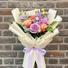 Букет цветов из:  Лизиантусы и Розы в село Овощи