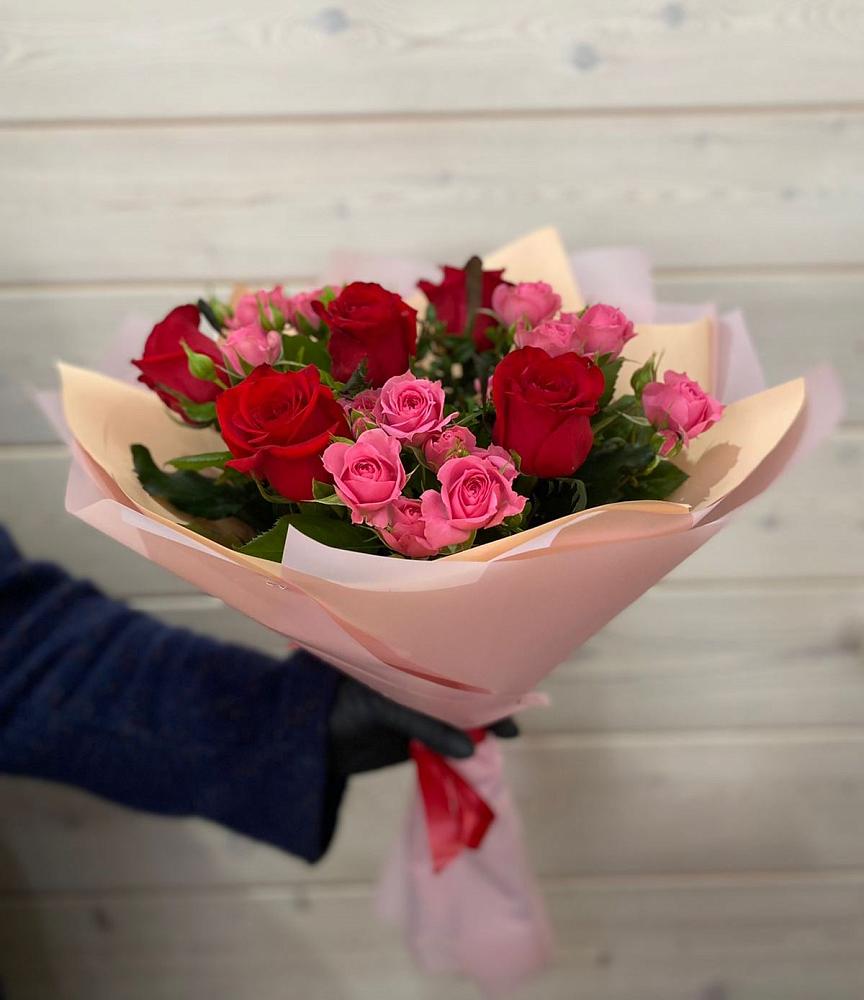 Букет цветов из: Розы в село Овощи