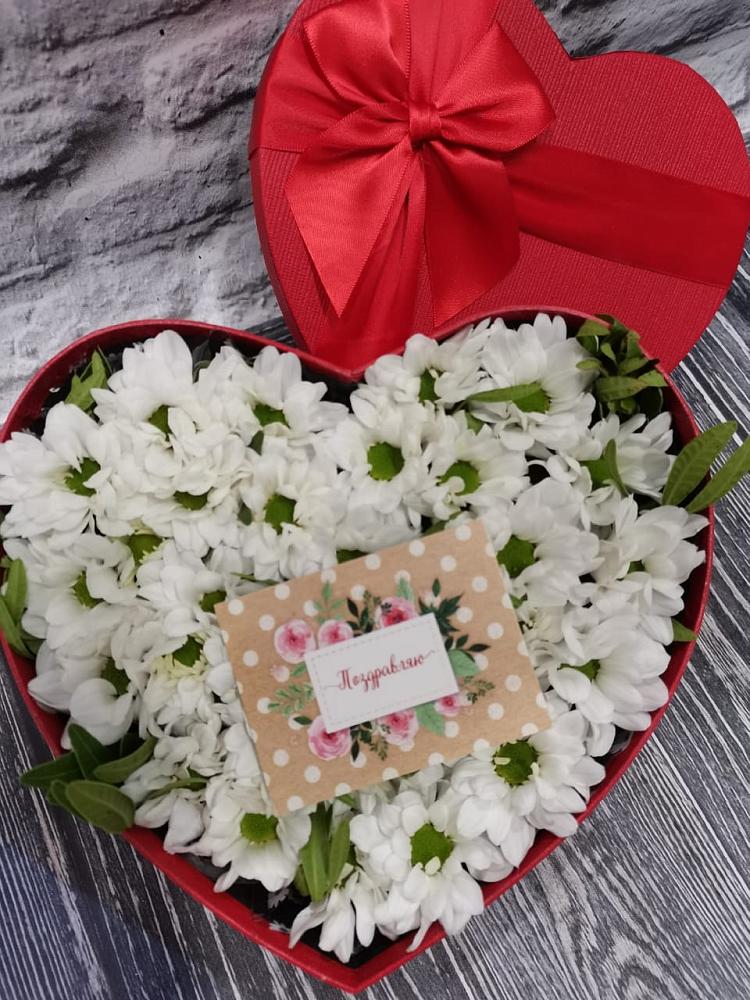 Цветочная композиция из Хризантемы в виде сердца в село Овощи